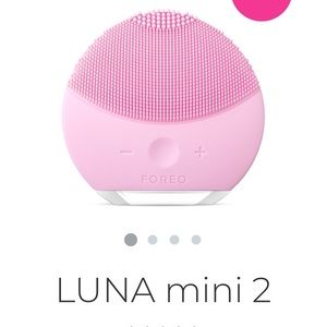 Foreo Luna Mini 2 pink facial cleaner